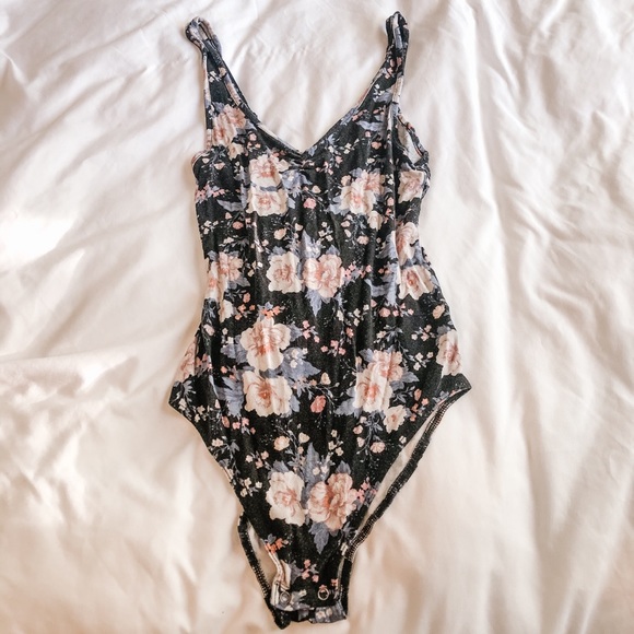 💜2/$20💜 American eagle floral bodysuit - Picture 1 of 1